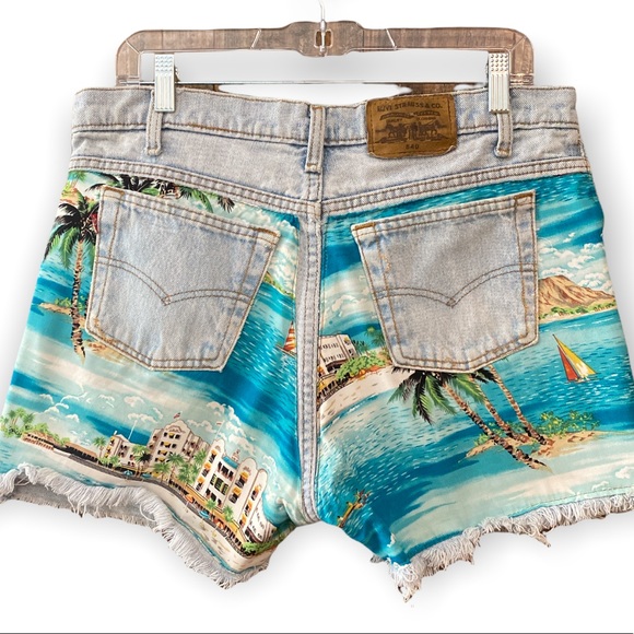 COPY - Levi’s 34 540 Blue Lightwash Hawaiian Fabric Overlay Cutoff Shorty Jeans - Picture 2 of 6